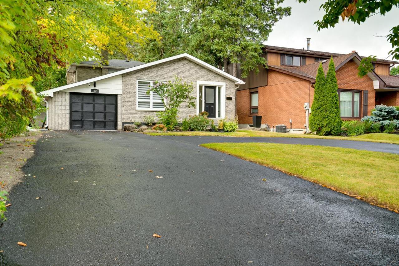 Furnished Family Home Near Toronto - Great Location Game Room - Backyard - Parking & Self Checkin Pickering Dış mekan fotoğraf
