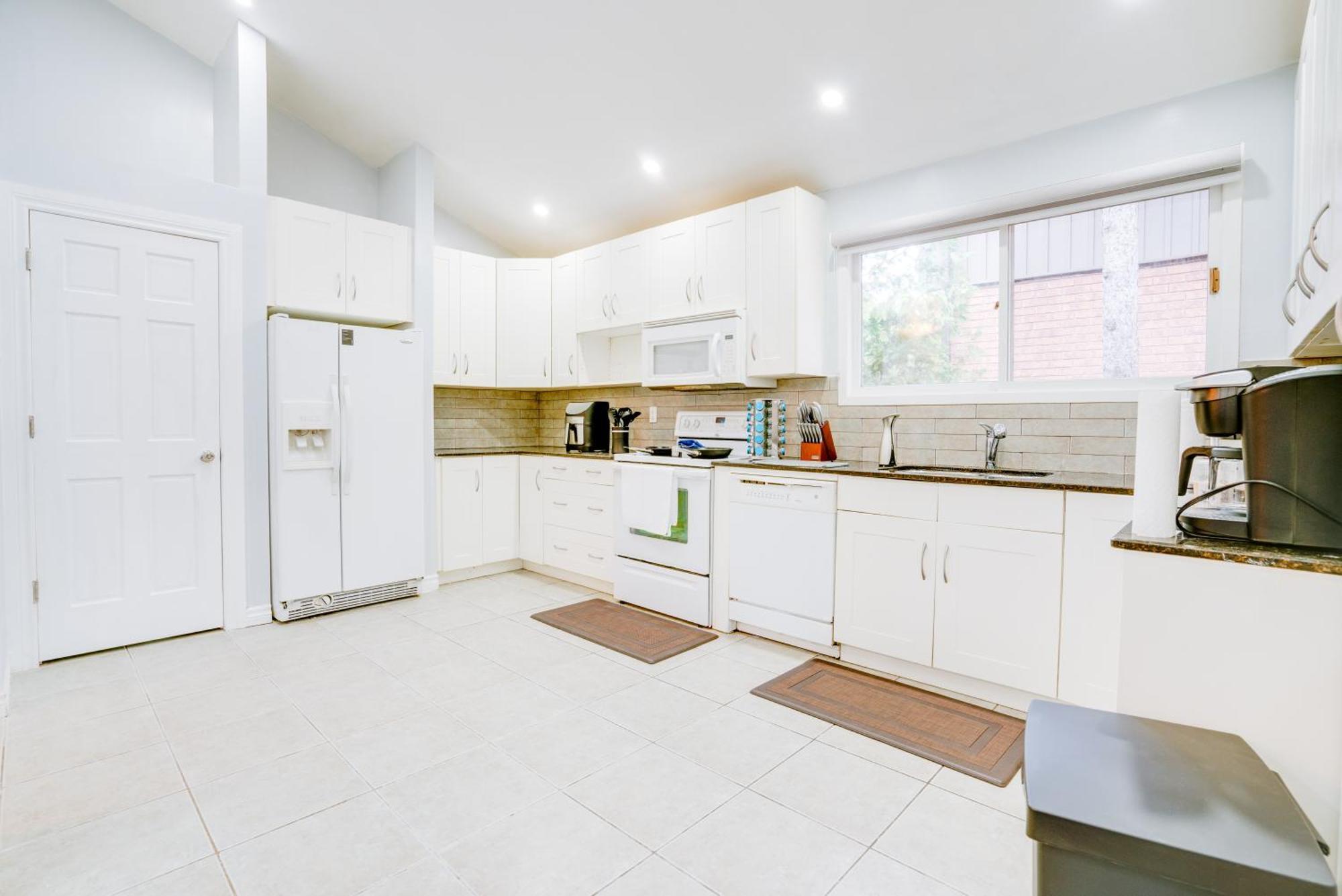 Furnished Family Home Near Toronto - Great Location Game Room - Backyard - Parking & Self Checkin Pickering Dış mekan fotoğraf